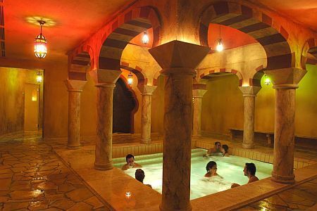 温泉のお風呂のプール　ホテル　シラズ　Egerszalok
