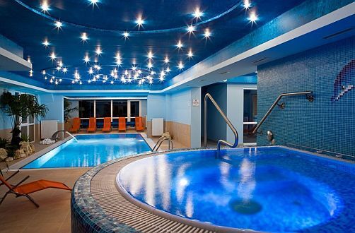 Week end romantico a Sopron - piscina d'esperienza e jacuzzi all'Hotel Saphir Aqua