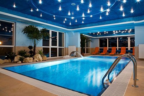 Fin de semana wellness a precio pagable con media pensión en el Hotel Saphir Aqua en Sopron - piscina