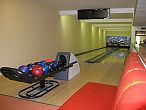 Pista bowling en el Hotel Szepia Bio Art en Zsambek - descanso activo en la piscina de Zsambek