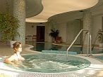 Bruisbad in de wellnessafdeling van het Szepia Bio and Art Hotel - viersterren wellnesshotel in Zsambek in de buurt van Boedapest, Hongarije