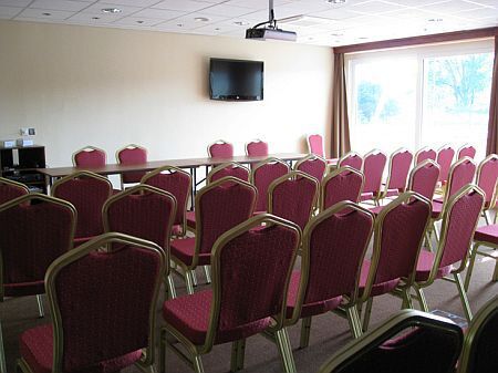 Sala de conferencias en Zsambek a 30 km de Budapest - Szepia Bio Art Hotel