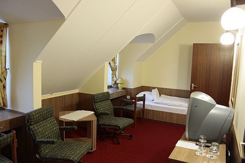 Rum med två bäddar i Hotel Harom Gunar - fyrastjärnigt Hotell i Kecskemet