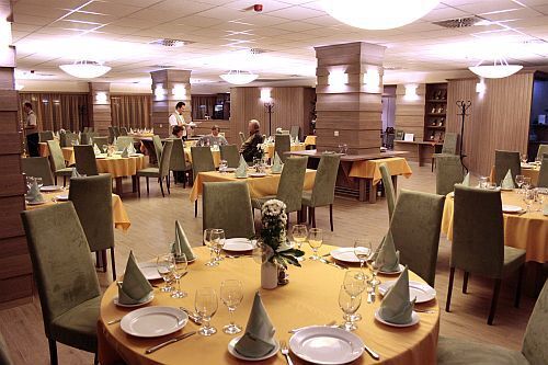 Restaurant în Kecskemet - specialităţi de masă ungusresc şi internaţional în restaurantul Hotelului Harom Gunar