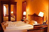 Romantiskt rum med två bäddar i 4stjärnigt wellness och spa Hotell Amira i Heviz