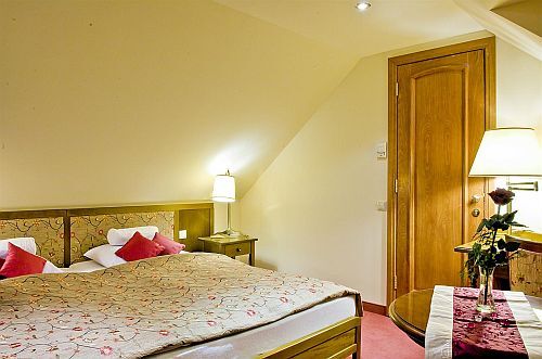 La habitación deluxe en el Hotel Amira - Hotel de 4 estrellas y el centro de bienestar en Heviz