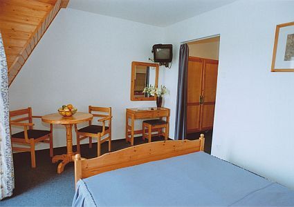 Chambre d'hôtel libre et disponible avec demi-pension aux prix abodables dans Wellness Hotel Kakadu 3 étoiles superior à Keszthely
