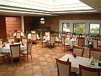 Restaurante del Hotel Stacio a la proximidad del Aeropuerto Ferihegy - restaurante acogedor en Vecses