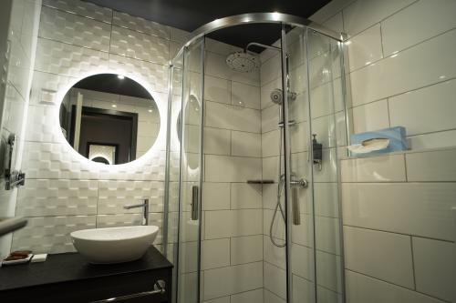 Hotel Palatinus Sopron - ショプロンにあるホテル プラティヌスのお部屋の浴室