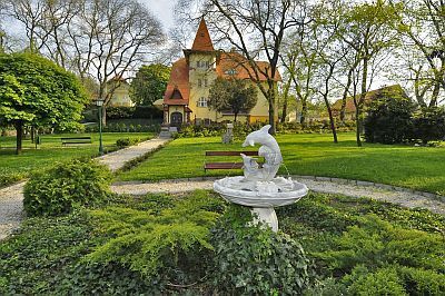 Pałac Hotel Fried w Simontornya - Czterogwiazdkowy hotel oferuje niedrogie usługi wellness