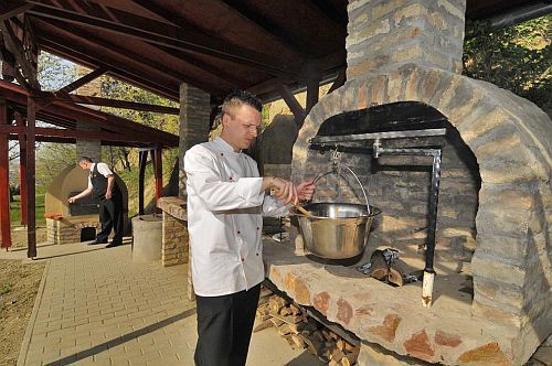 Grill på Kastelhotellet Fried i Simontornya - för grillning på trädgården eller bara för familjen 