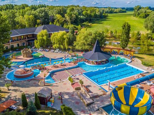 Hotel Session**** Aqualand-watercomplex met glijbanenpark