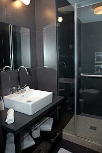 La salle de bain de luxe á l'Hôtel d'Appartement Bliss Budapest