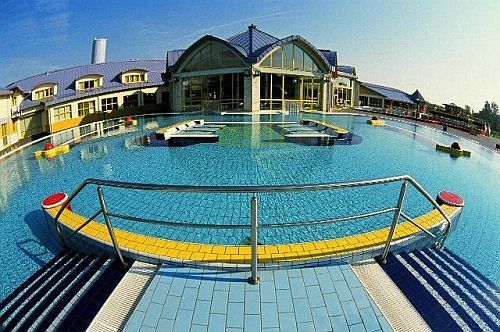 Spa Sarvar - piscine termali e piscine d'esperienza - trattamenti terapeutici e massaggi a Sarvar