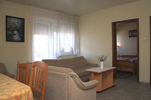 Betaalbare accommodatie in het driesterren Aparthotel Sarvar - beschikbare modern ingerichte en airconditioned hotelkamers