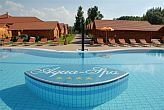 Buitenbad in het Hotel Aqua-Spa Cserkeszolo - wellnessweekend