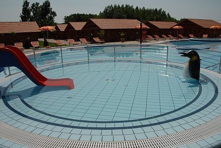 Bungalow Aqua-Spa Wellness - piscine extérieure, bain d'expérience, piscine pour enfants