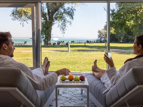 Terraza de la costa de Balaton en el Hotel Azur Premium con panorama