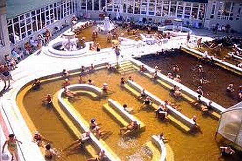 Termisk pool i Hajduszoboszlo vid Atlantis Wellness Hotel