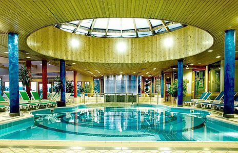 Piscina interior en el Wellness Hotel Silvanus Visegrad