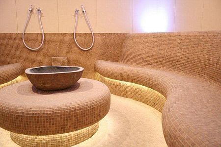 Stoomcabine in het Wellness- en Conferentiehotel Bambara in een luxe omgeving in Felsotarkany, Hongarije