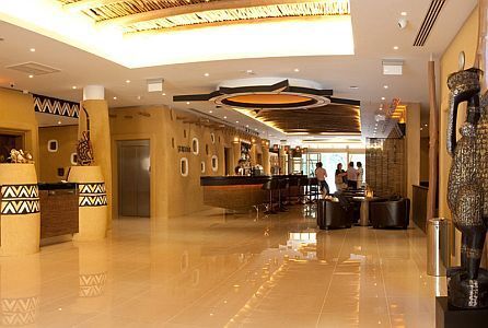 Lobby dell'Hotel Bambara - albergo 4 stelle in stile africano a Felsotarkany - riservazione online 