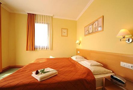 chambre d'hôtel confortable et élégante à l'hôtel Szalajka Liget 4*