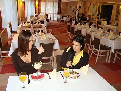 Dráva Thermal Hotel - ドラ－ヴァ温泉ホテルリゾ－トのレストラン ご宴会場