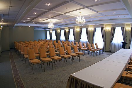 Sala de conferencias del hotel Calimbra en Miskolctapolca