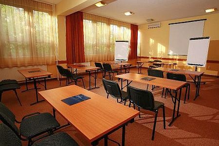 Salle de conférence á l'Hôtel Ében en Hongrie - hôtel á Budapest avec le bon stationnement et le rapide transport