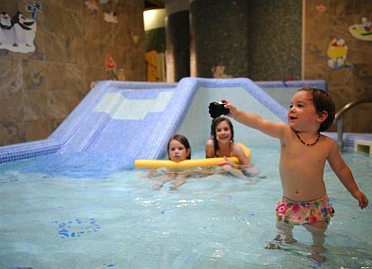 Basen dzieciecy w przyjaznym dla maluchow hotelu Mendan Zalakaros