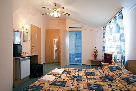 Habitación barata al lado del Lago Balatón en Keszthely - Hotel Kristaly con ofertas de paquete de bienestar