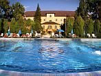 La piscina del Hotel Helios en Heviz - un viaje bienestar y fin de semana romántico en Heviz