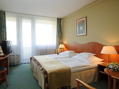 Available double room in Hotel Helios Heviz with a panoramic view to the park and the pools