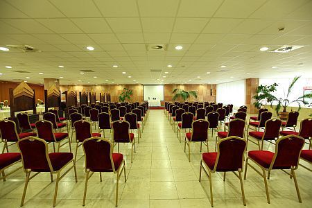 Hotel Panoráma Hévíz  - ヘ-ヴィ-ズにあるホテル　パノラマ のダブルル-ムの会議室・イベントル-ム