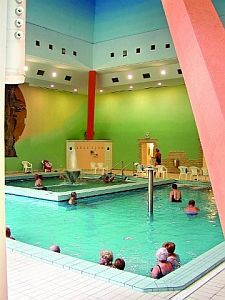 Hôtel Hunguest Panorama Héviz - La piscine thermale médicale dans le centre spa