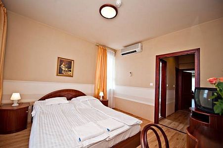 Hotel Panorama Bekescsaba - cameră liberă cu pat franţuzesc în hotel