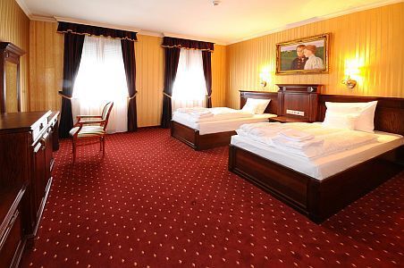 Hôtel Obester á Debrecen au prix spécial - chambres grandes et belles avec les lits séparés