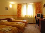 Rum med tre sängar i Blaha Lujza ter hotellet - Atlantic Hotell Budapest ***