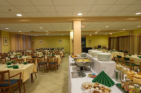 Alföld Gyöngye Hotel - restauracja ze szwedzkim stołem w pakiecie HB