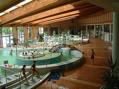 Alföld Gyöngye Hotel　Orosháza　-　アルフルド　ジュンジェ　ホテルにご宿泊のお客様はジョパ－ロシュ温泉の入場が可能です