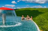 Piscina esterna con vista meravigliosa sui monti di Matra - Hotel Residence Ozon