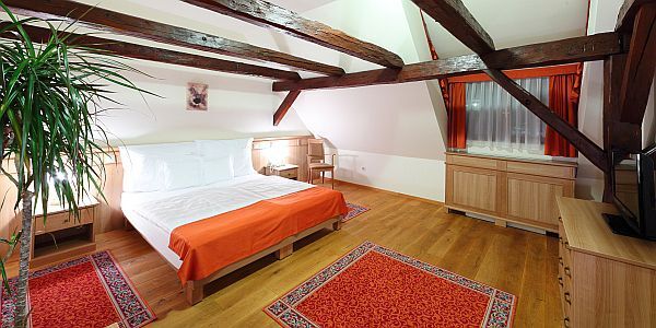 Hotel Historia Veszprém - cazare în Veszprem la un preţ accesibil