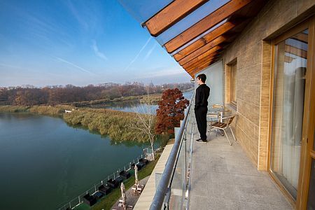 Hotel Corvus Aqua 4* balkon met een panoramisch uitzicht