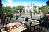 Hotel Andrássy akciós hotelszobája Budapesten, nagy erkéllyel, panorámás kilátással