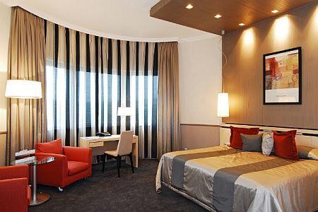 Chambre d'hôtel de luxe à Budapest, près de la place des Héros dans l'Hotel Andrassy Budapest