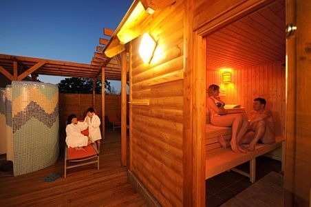 Le sauna individuel à l'extérieur dans l'Hotel Hunguest Beke à Hajduszoboszlo