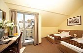 Erzsebet Kiralyne Hotel - free room with balcony and panorama in Godollo