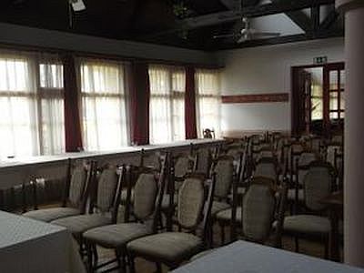 Sala de conference con aire acondicionado en Hotel Juniperus Park Kecskemet 