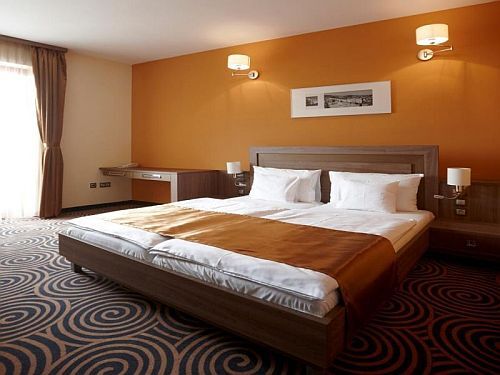 Specialerbjudande hotelrum i Pécs centrum, wellness tjänst i Hotel Sandor
